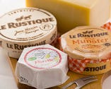 チーズはほとんどがフランス産。チーズを使ったメニューも多い。