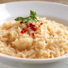 女性に人気のﾁｰｽﾞﾘｿﾞｯﾄ!ﾓﾂと野菜の旨味を白ﾜｲﾝで伸ばしています