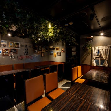 Light House 横浜店_デジタルアクアリウムが彩る、シーンを選ばない洗練された上質空間