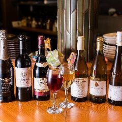 ワインは赤・白・スパークリングをご用意。お好みにあわせて◎