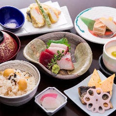 コースをご用意。季節の料理をくつろぎながらお楽しみください。