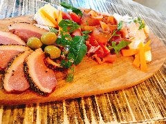色々前菜盛り合わせ！ 前菜からメインまで豊富なメニュー！