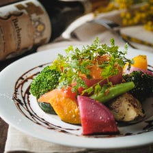 オマールエビ風味の濃厚チーズトマトフォンデュ～旬菜の温野菜～