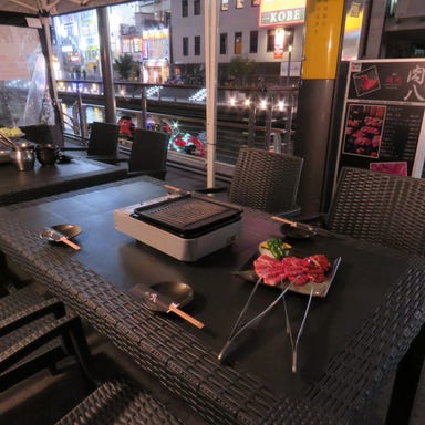 和牛焼肉 肉八 道頓堀本店_夏冬関係なくテラス席を満喫!