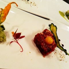 ダチョウの肉も実は有名なんです。タルタルが最高！（イメージ）