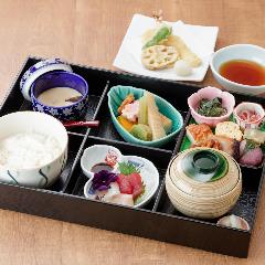 女性のお客様にも大人気！なご海膳はデザート付です！