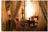 アラブの雰囲気満点の絨毯を敷き詰めたテント席。水タバコをくゆらせながら、本格的なエジプト・アラブ料理をお楽しみください。