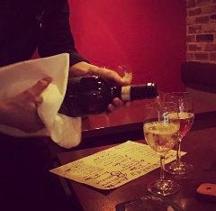 日、火、水、木曜日限定60分1650円でワイン赤白飲み放題実施中