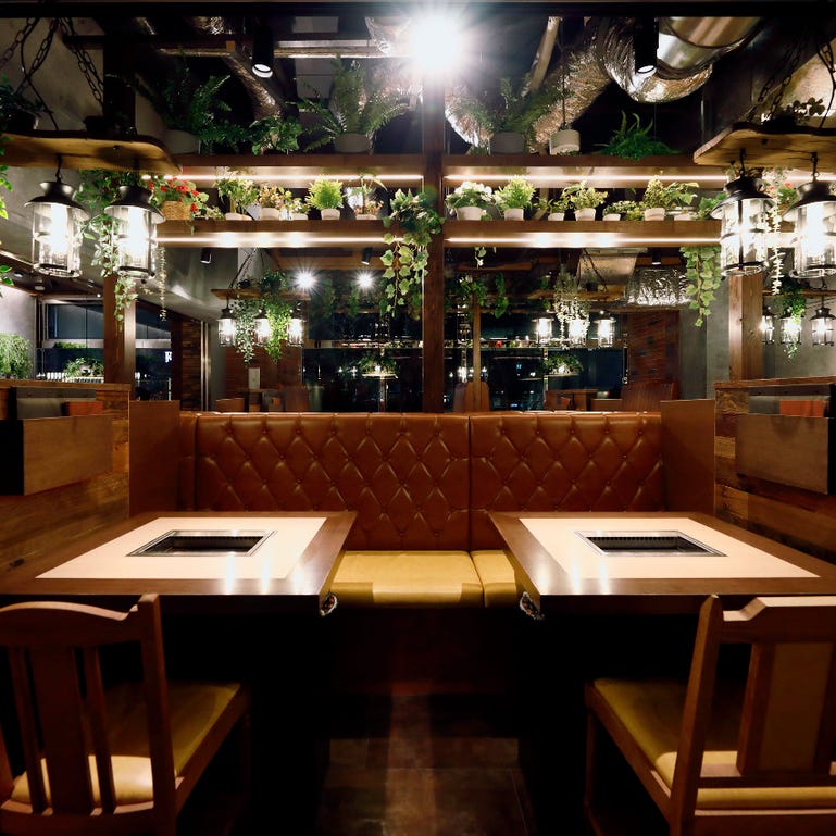 煌肉(にく)との出会い meat&meet 肉匠 うし義_テーブル席