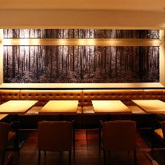 オシャレな空間でお食事を堪能ください。