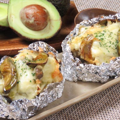 畑ダイニング べじもぐ_器まるごとアボカドグラタン