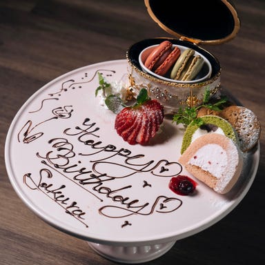 Italianbar THE ATTACHMENT 横浜鶴屋町店_恋人や友達の誕生日は盛大にお祝いを