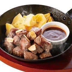 牛サイコロステーキ　沖縄ソース