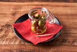 3種のオリーブとケーパーベリーのマリネ/Marinated　olive and capers