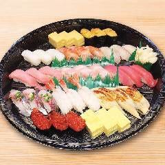 当店こだわりの本鮪や新鮮魚介を使った、お持ち帰り寿司。
