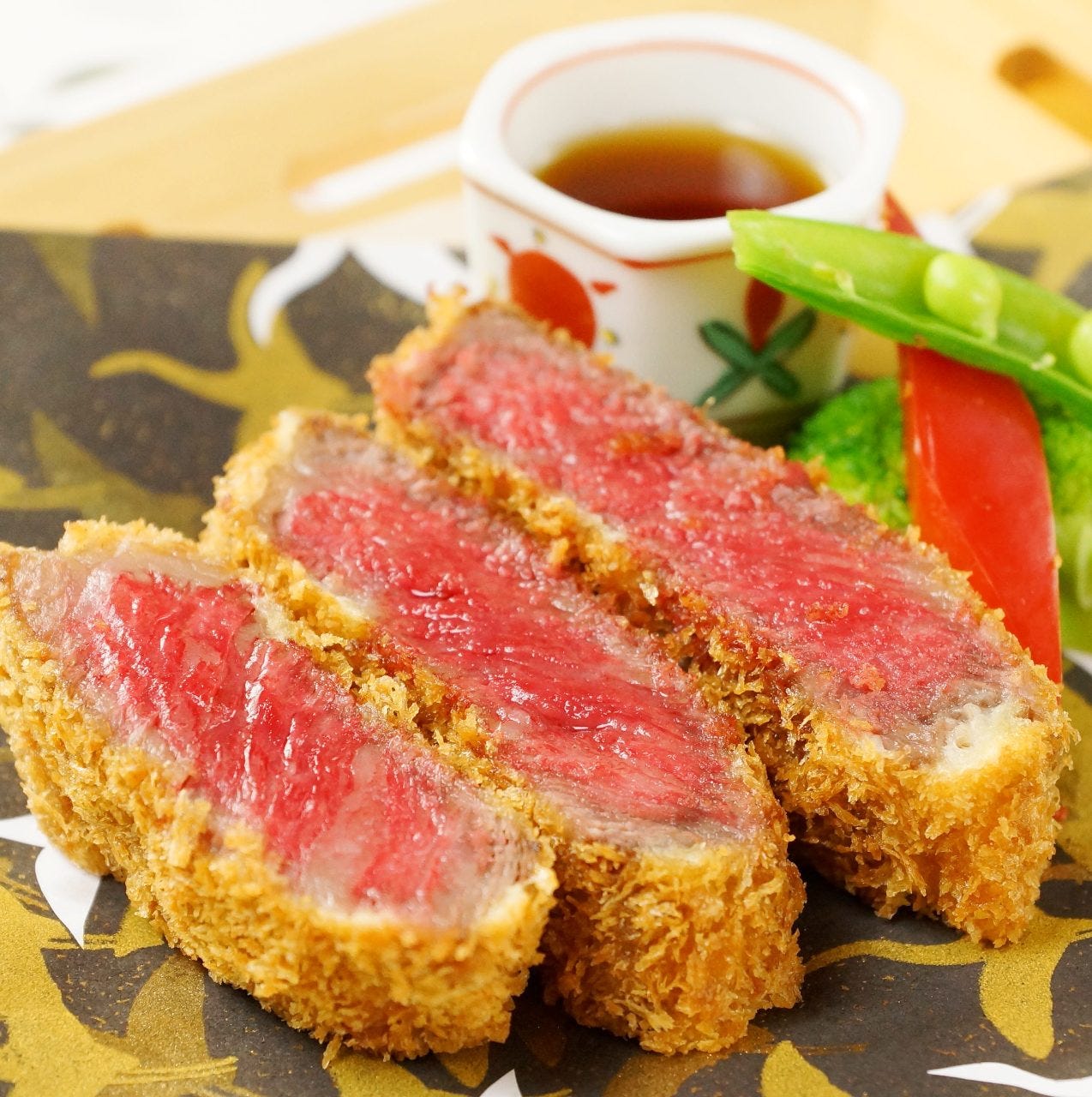 牛ロースのレアカツフライ　～シャリアピンマヨソース～　1080円