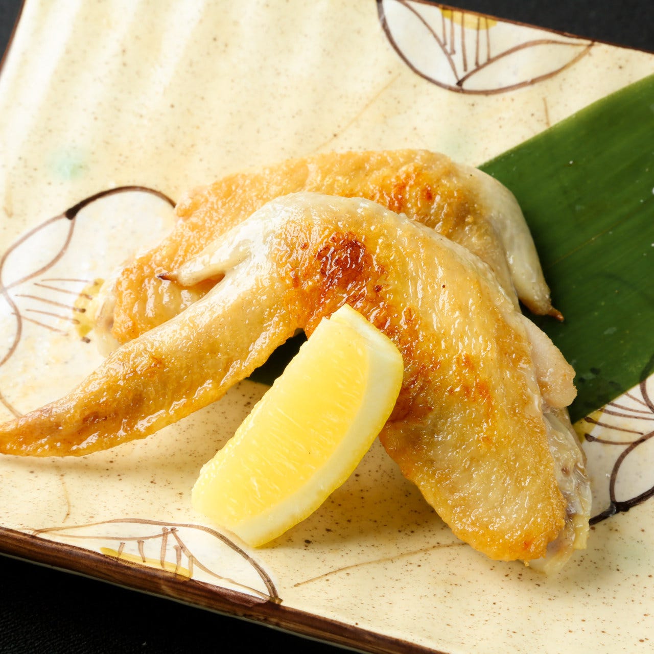 大山鶏の塩手羽先（2本）　380円