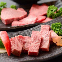 厳選した国産牛を使用。