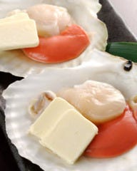 色々焼いてね！充実のサイドメニュー！ 「殻付帆立のバター醤油」