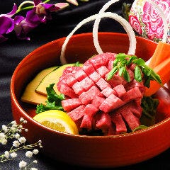 上質なタンを使用した、贅沢な一皿。さっぱりとした味わいが◎
