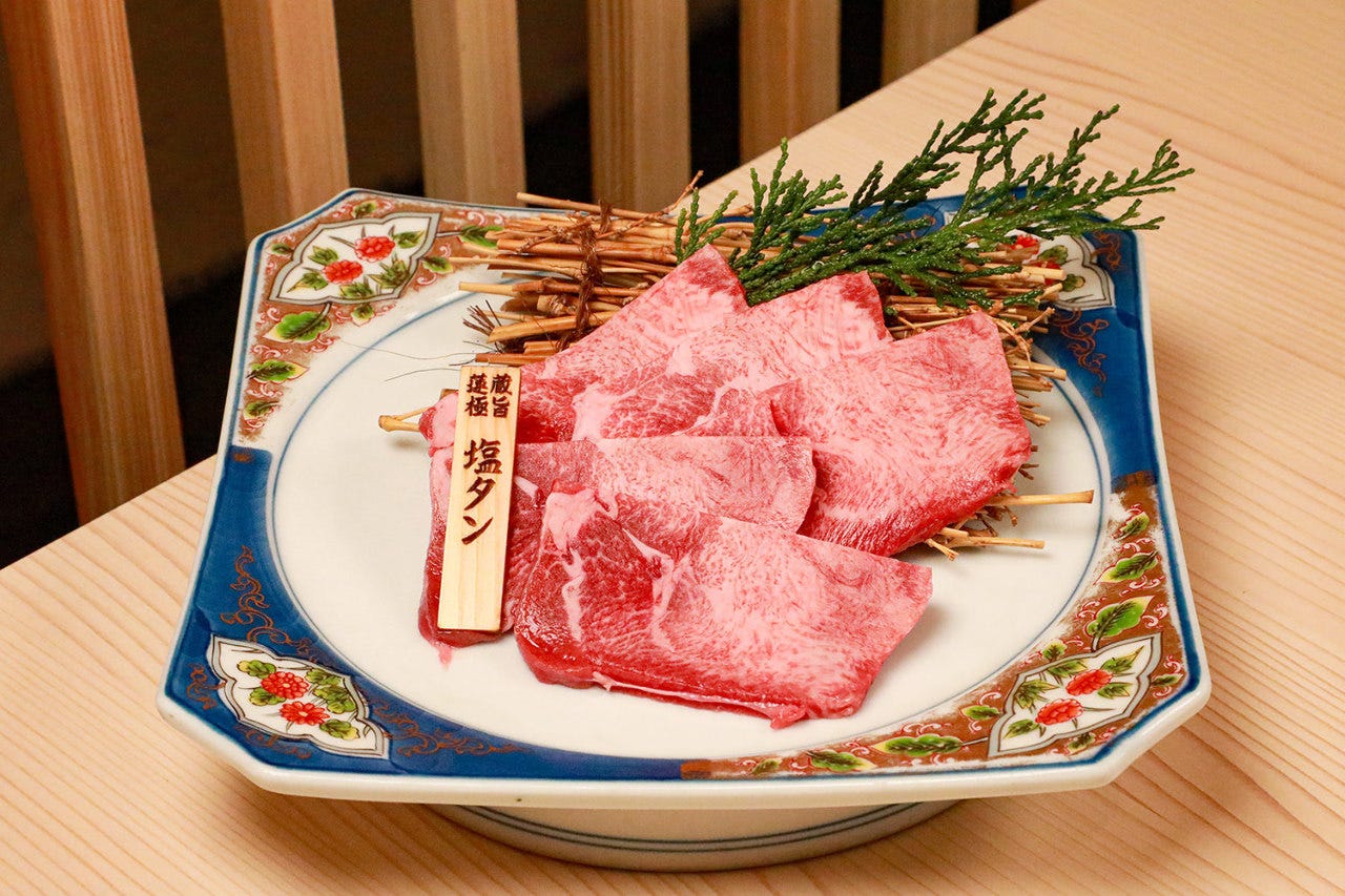京の焼肉処 蓮蔵_当店自慢の塩タンは特製の葱油でお召し上がりください。