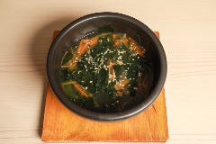 京の焼肉処 蓮蔵_自家製ワカメスープ