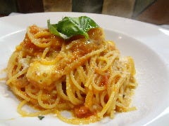 完熟トマトとモッツァレラチーズのスパゲティ