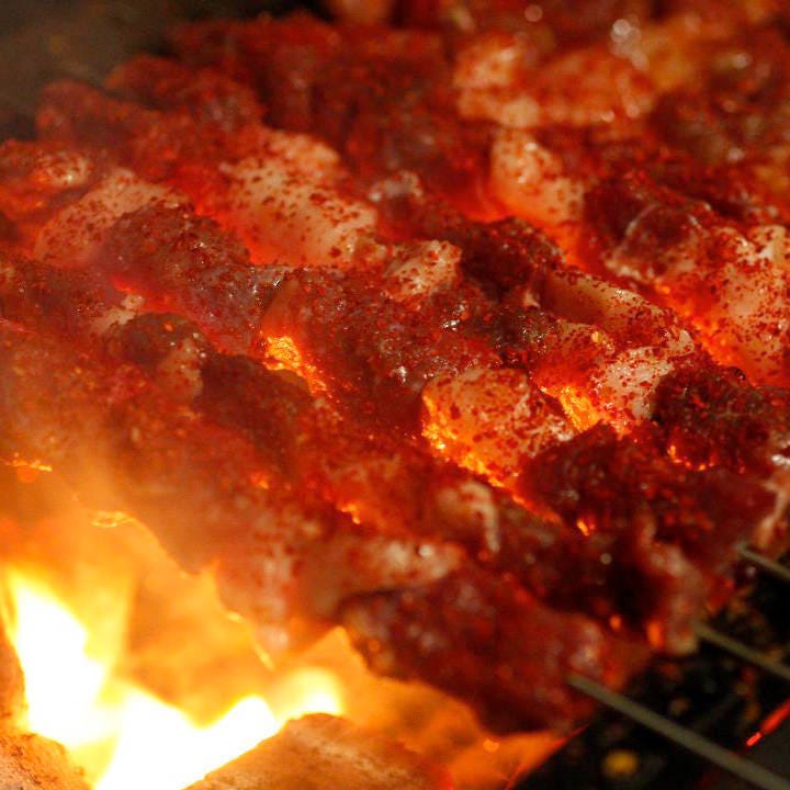 一本一本炭火で焼き上げる、延辺料理を代表する「串焼き料理」