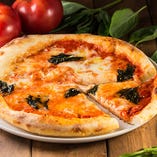 Pizza Margherita (piccolo)
ピッツァマルゲリータ