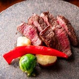 シンプルにお肉本来の味を楽しむ神戸牛の赤身ステーキは絶品