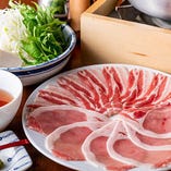 厳選肉のしゃぶしゃぶをお楽しみください。