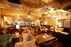 雰囲気の違う2フロアをご用意しております。ご下見も大歓迎！