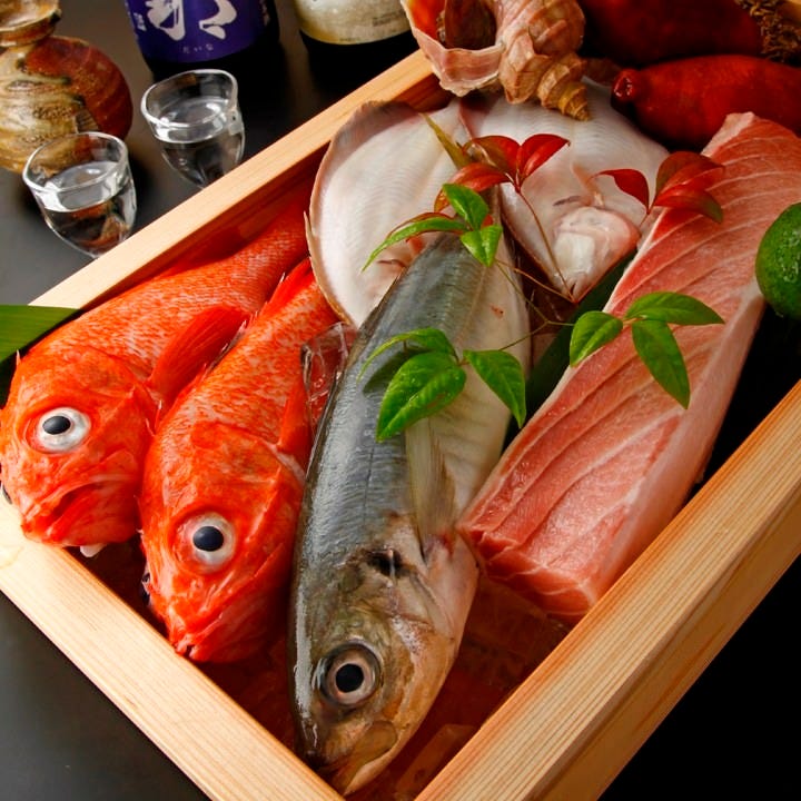 旬の素材と鮮魚を使用した
四季折々の料理を堪能ください。