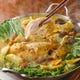 丸鶏のコラーゲンと野菜の旨味がしみ出した岩塩とウコンのスープ