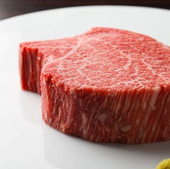 400~500頭の中から選りすぐりの1頭(雌牛)をご提供いたします。