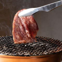 選りすぐりの宮崎牛を焼きすきや肉寿司でお楽しみいただけます。