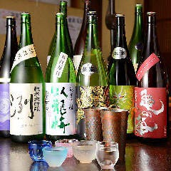 裏メニューも含め常備30種類以上、各地方の地酒をご用意