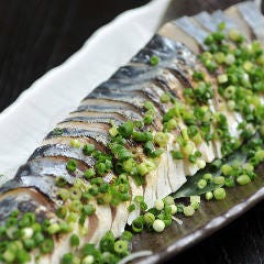 人気の〆サバは炙った脂が堪らない!