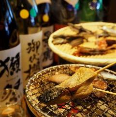 種類豊富の地酒を、炙りやならではの七輪焼と共に
