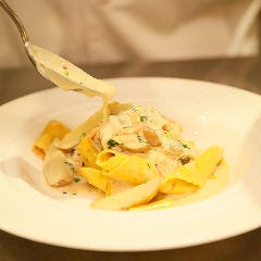 特製パスタはのどごしがよく、ふくよかで濃厚な味わいです。