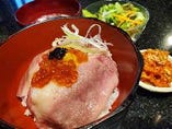 仙台牛ドレス海鮮丼