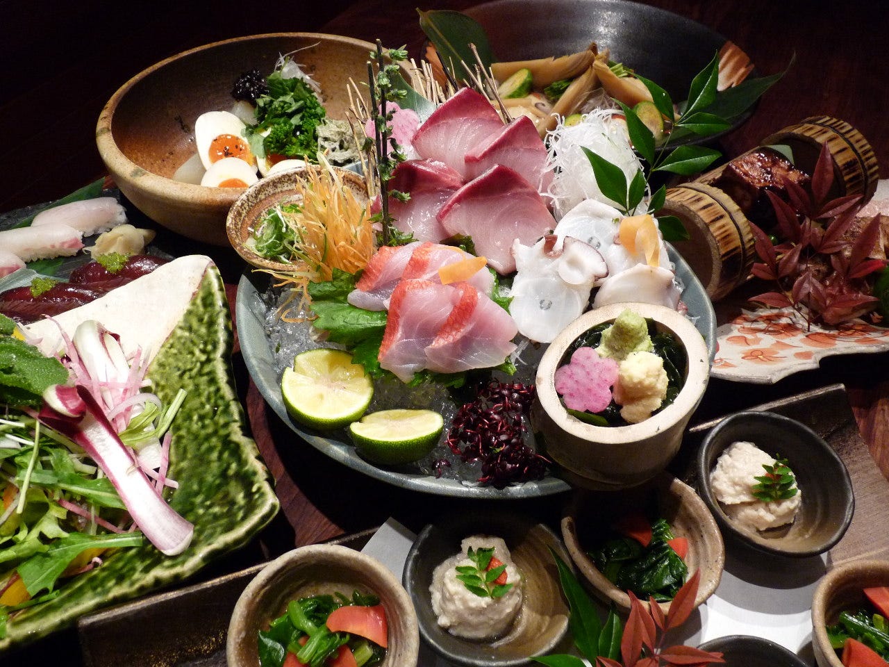 刺身盛合せ 秋刀魚の梅しそ巻き揚げ 雲丹いくらオムレツなど９品 2時間飲放付 6600円の詳細 金の独楽 京橋 居酒屋 ぐるなび