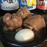 「テビチの煮込み」沖縄好きなら当たり前、言わずと知れた豚の豚足料理。丁寧に下処理し、独自の調理法で長時間煮込むことにより臭みはまったくなく
コラーゲンたっぷりのぷりっぷりな料理。翌日にはお肌もぷりっぷり♪