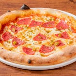 500度の超高温で焼き上げるナポリ風ピッツァ！チーズもたっぷり