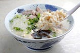 羊肉スープ中華パン（ヤン・ロウ・パオ・モー）