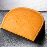 仏産のミモレットチーズはあらゆる料理のエッセンスに。