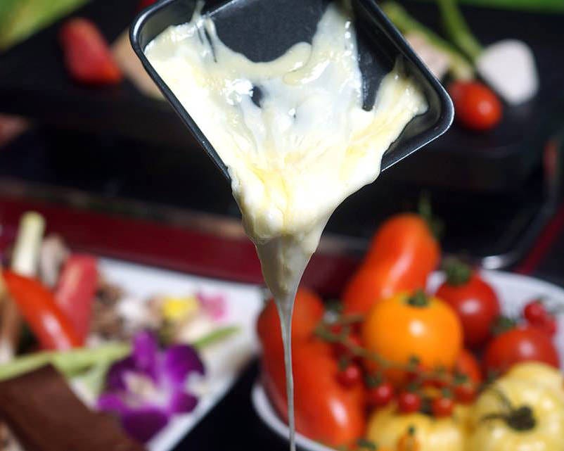 湯島天神横 ラクレットグリル メニュー：ﾗｸﾚｯﾄ&ﾁｰｽﾞﾌｫﾝﾃﾞｭ - 楽天ぐるなび