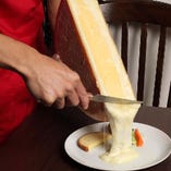 スイスの伝統料理！『ラクレットチーズ』