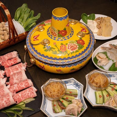 中華料理 萃華楼(スイカロウ)_【お料理のみ|鴛鴦(二色の薬味)A5和牛中式火鍋コース】厳選和牛や海鮮4種など贅沢に使用した《全10品》