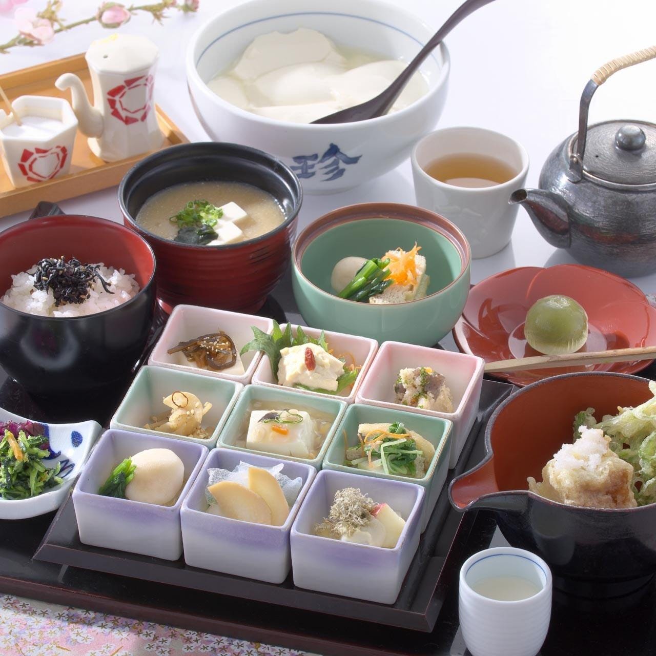 豆富料理と吟醸蒸し 八かく庵 大阪マルビル店 写真 ぐるなび